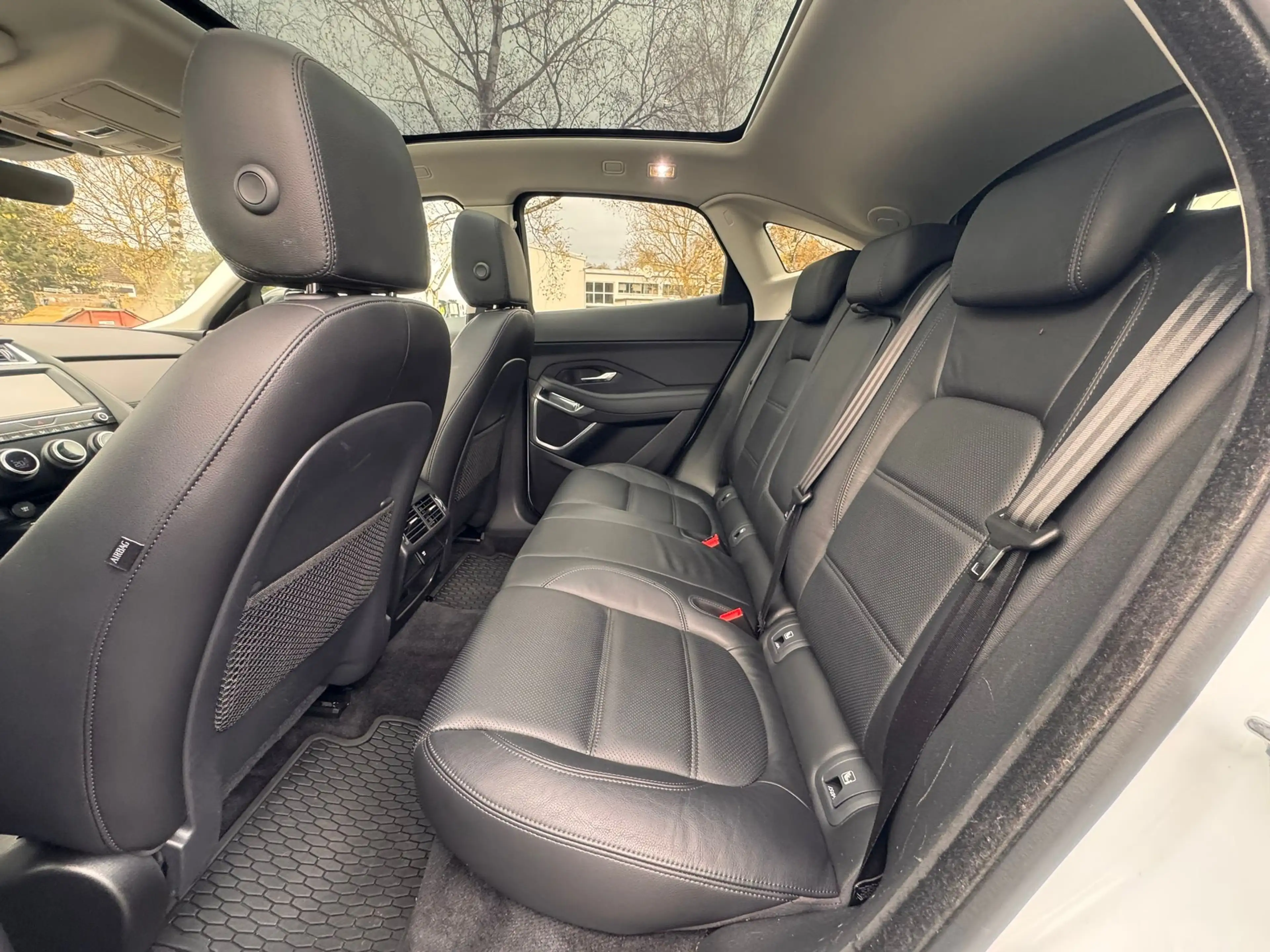 Jaguar E-Pace SE AWD — photo 11