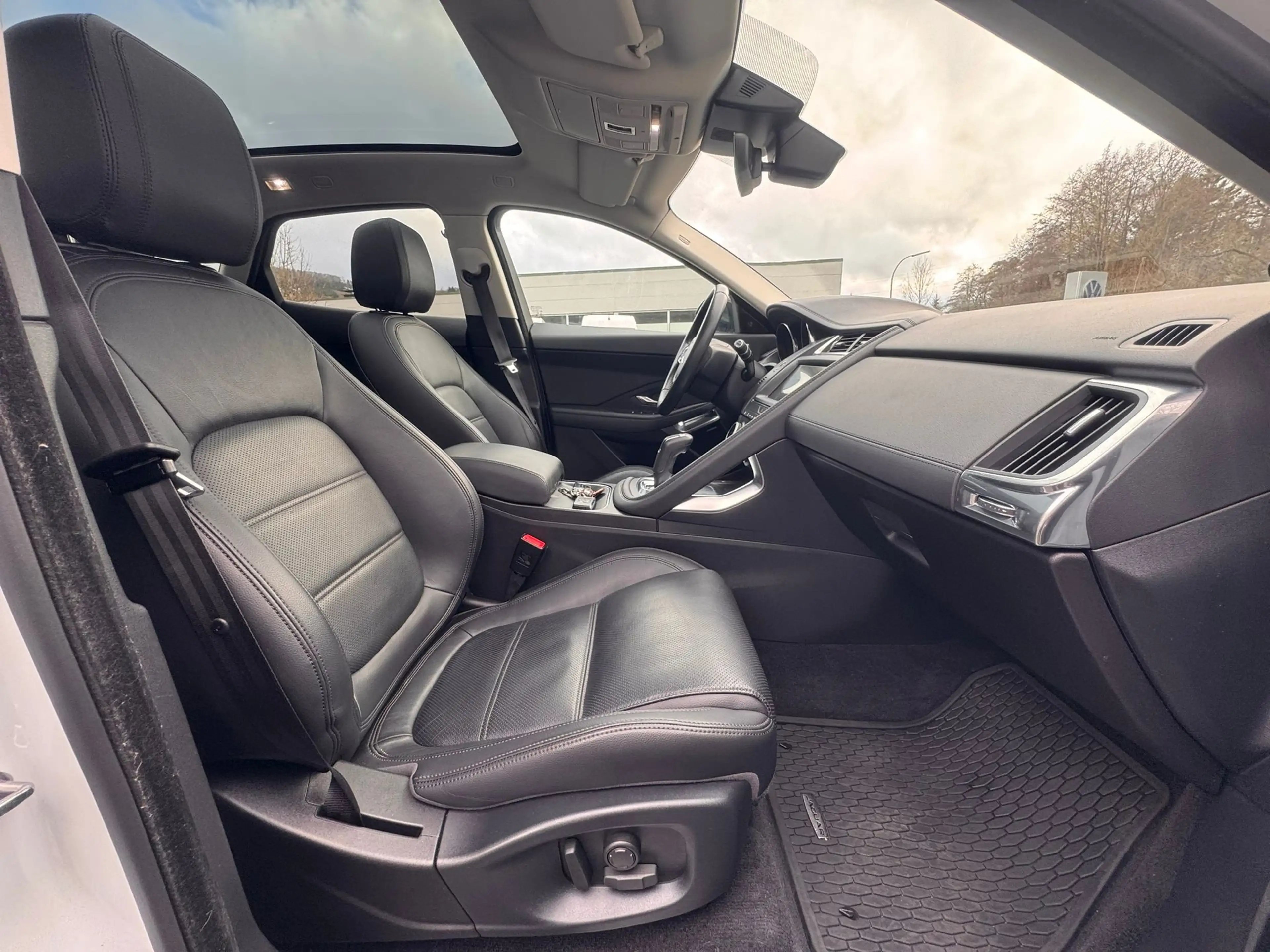 Jaguar E-Pace SE AWD — photo 8