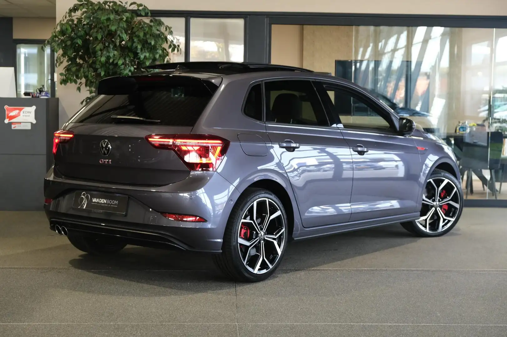 Volkswagen Polo GTI 2.0 TSI 207PK Pano Navi ACC Alcantara IQ Led Virtu Grijs - 2