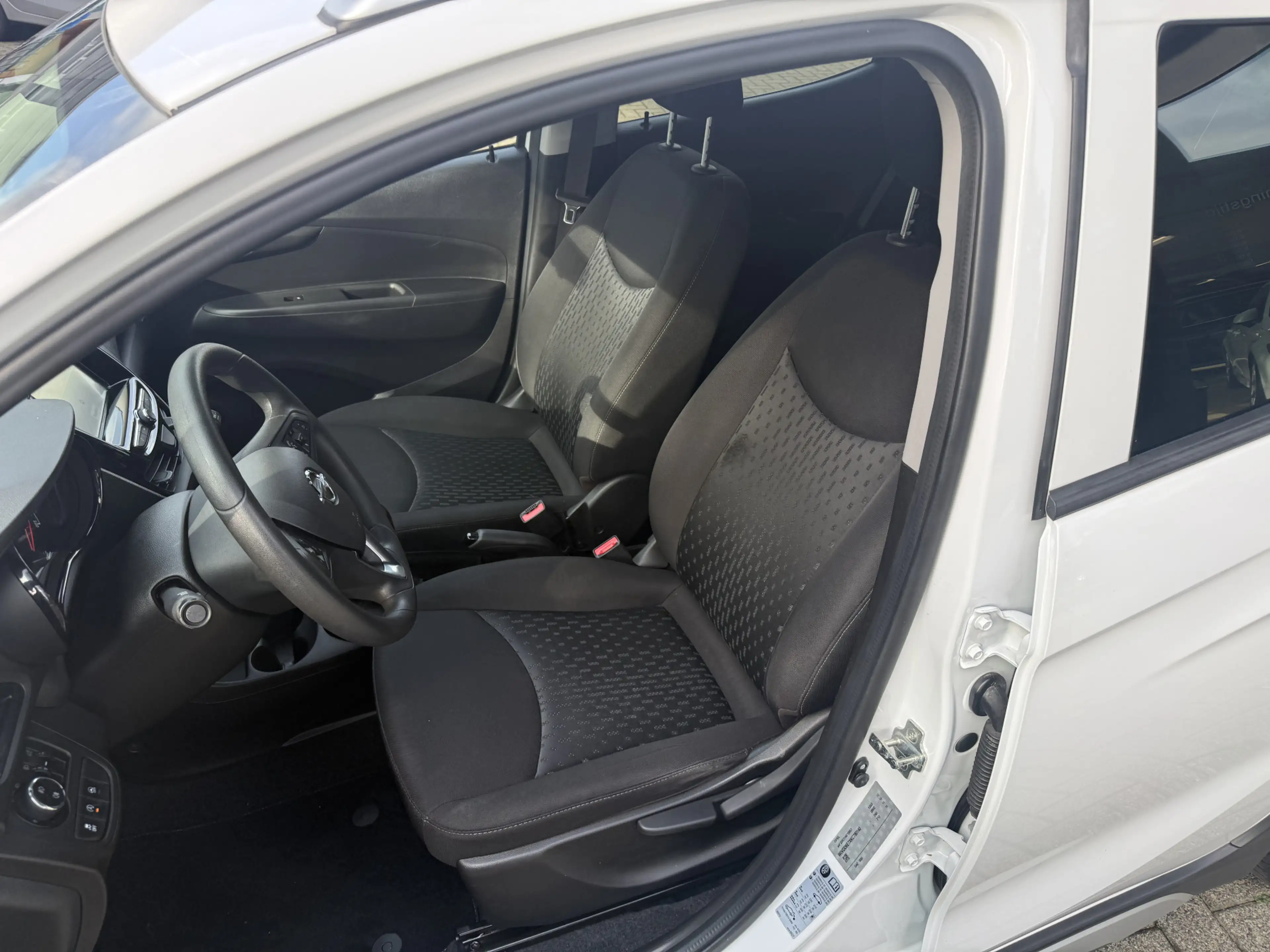 Opel Karl 1.0 Rocks Online Edition Navigatie/pakeersensoren — photo 11