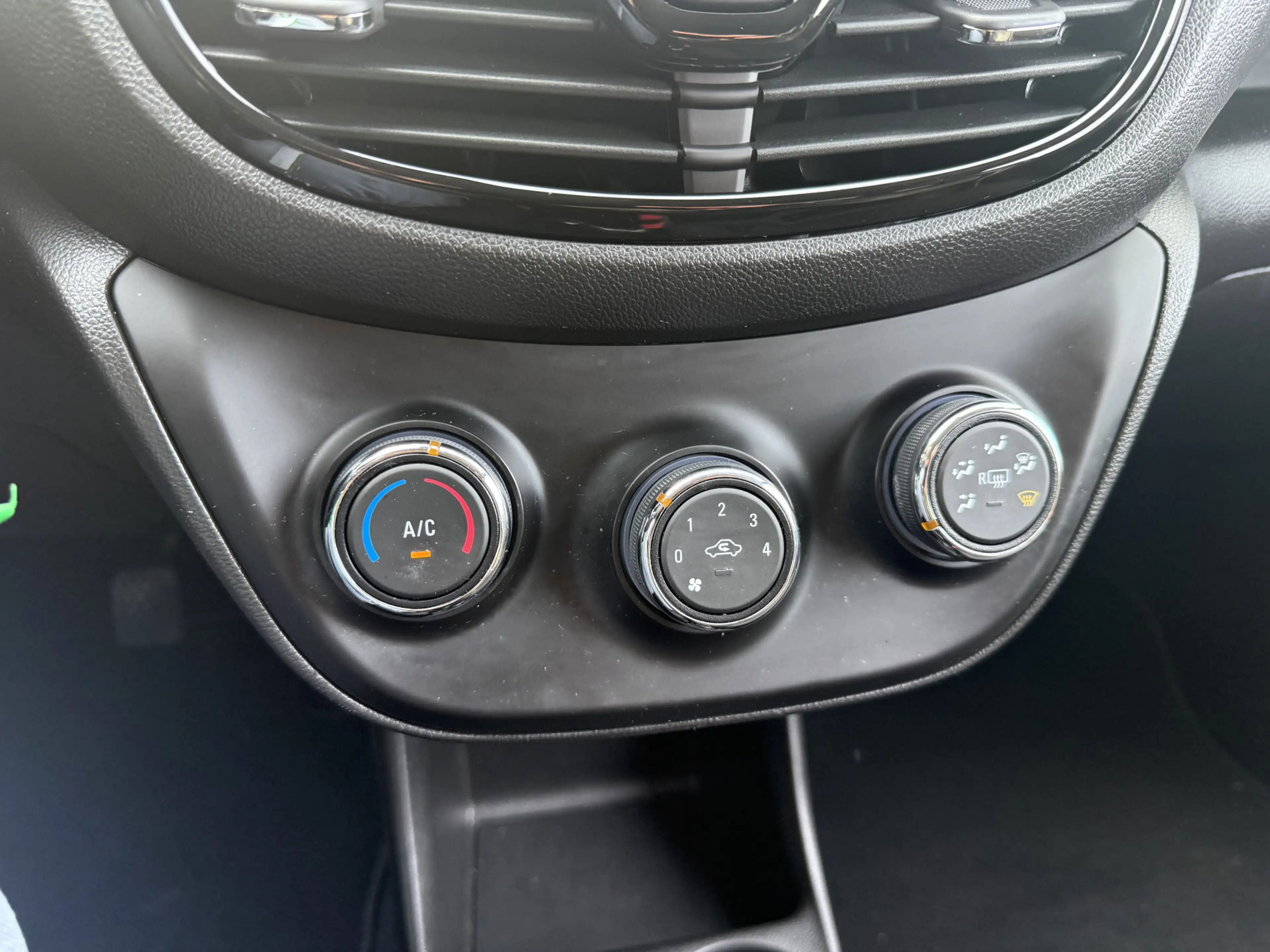 Opel Karl 1.0 Rocks Online Edition Navigatie/pakeersensoren — photo 16