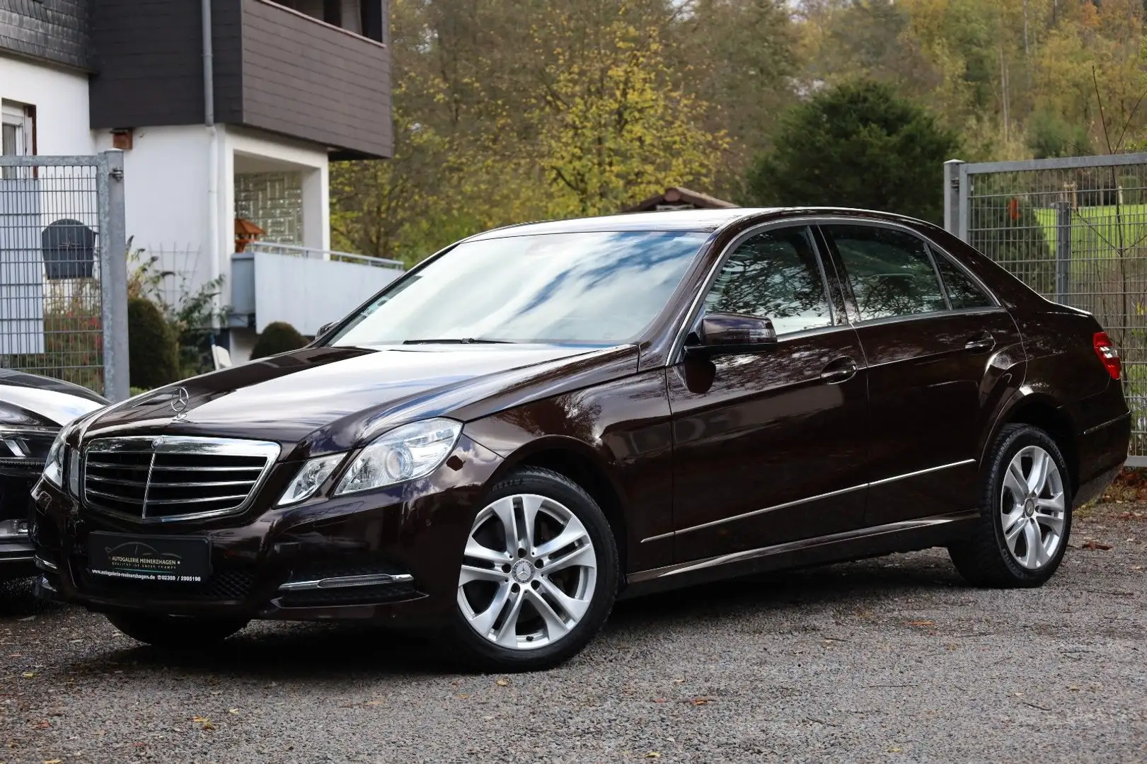 Mercedes-Benz E 300 CGI Lim./Avantgarde/NAVI/2 HAND/MEMORY/SHZ Brun - 1