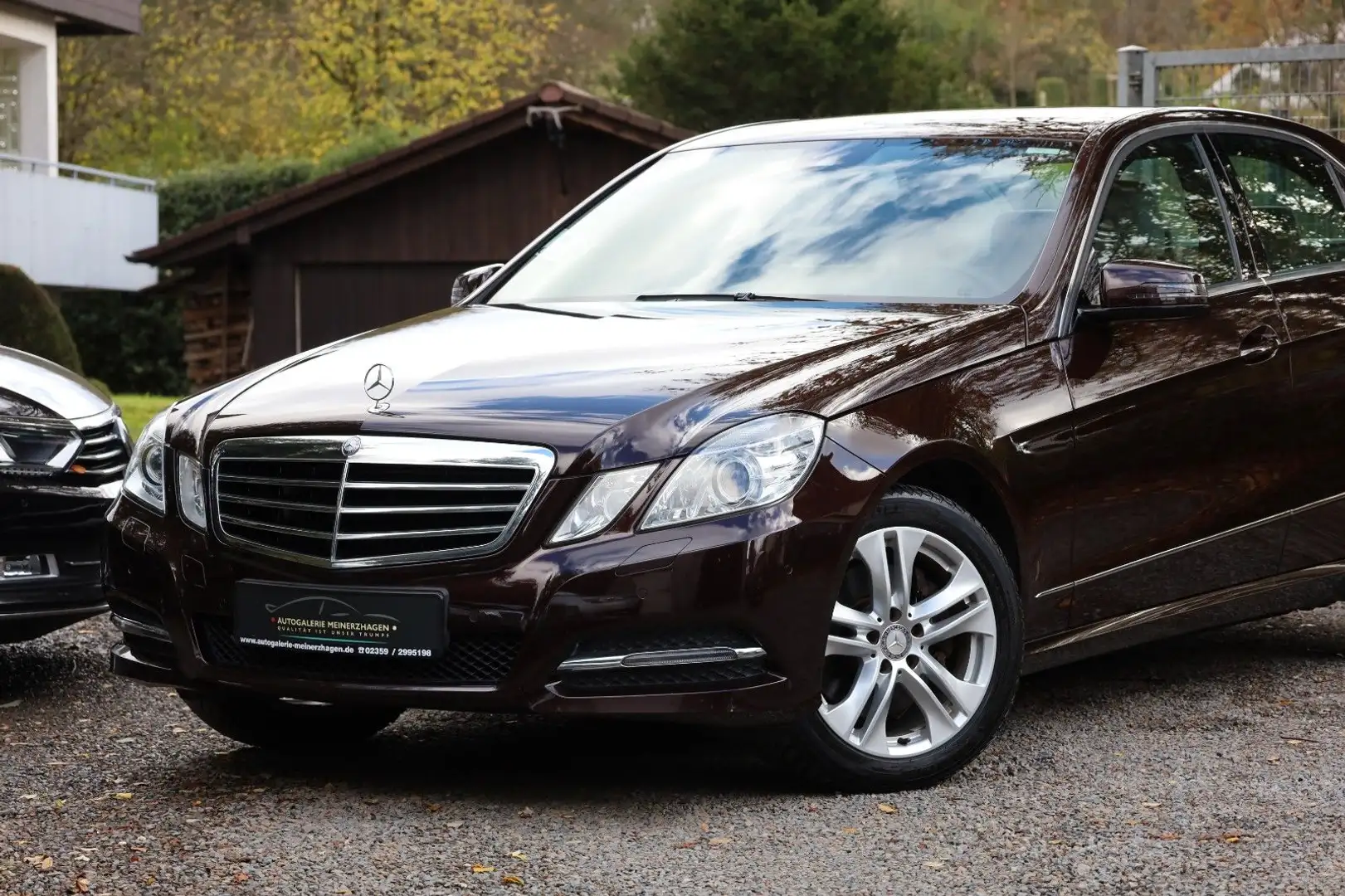 Mercedes-Benz E 300 CGI Lim./Avantgarde/NAVI/2 HAND/MEMORY/SHZ Brun - 2
