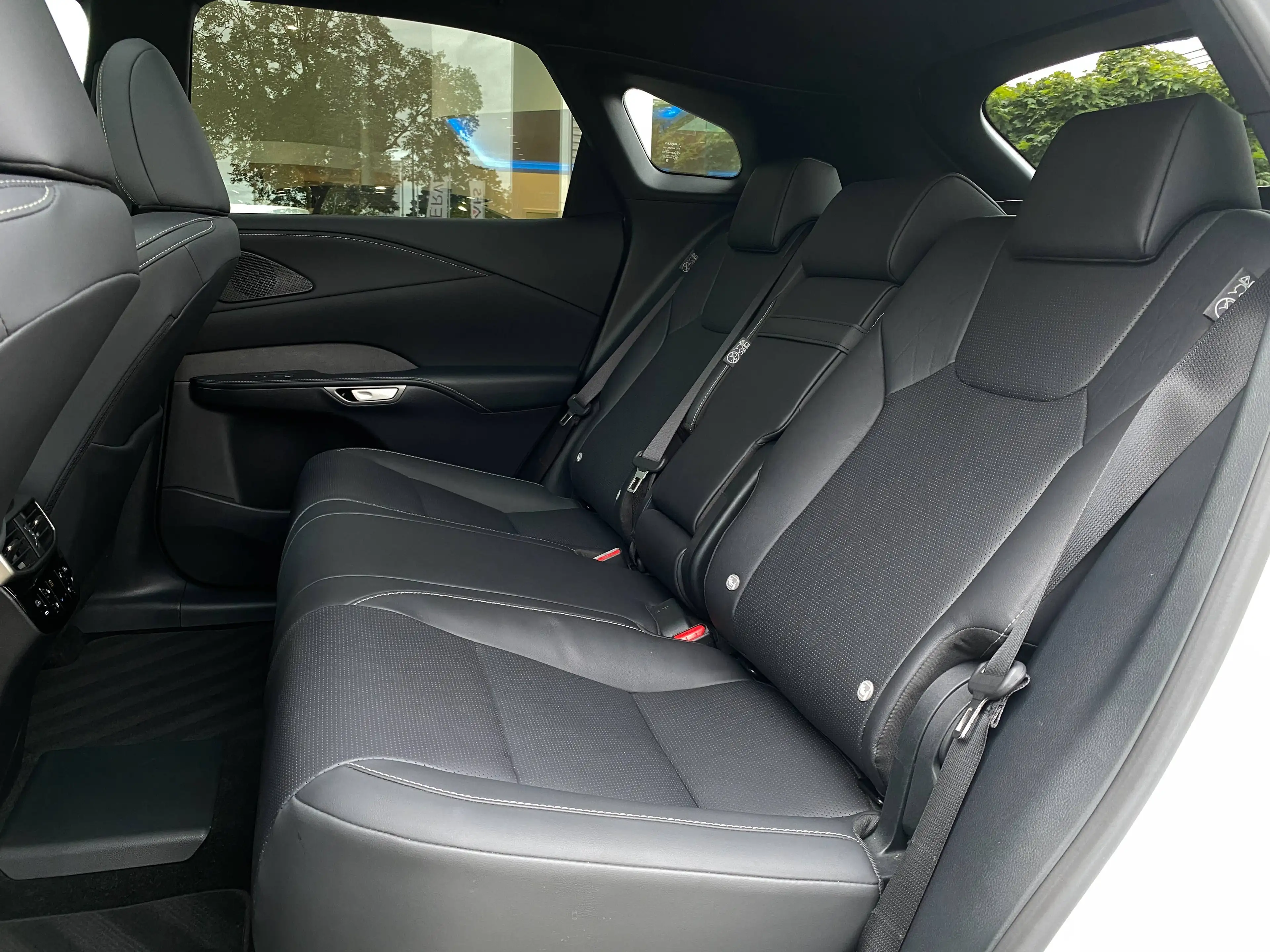 Lexus RX 450h RX 450h+ Executive Line PLUG IN 2.5i AWD E-CVT — photo 15