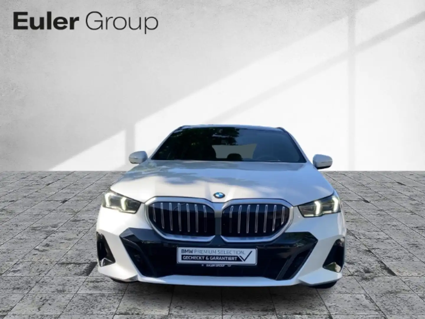 BMW 520 d Touring M Sport Pano AHK StandHzg Travel+Comf. H Weiß - 2
