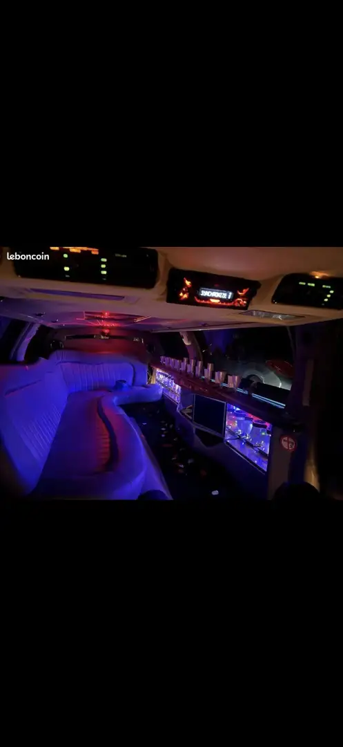 Lincoln Town Car - 1