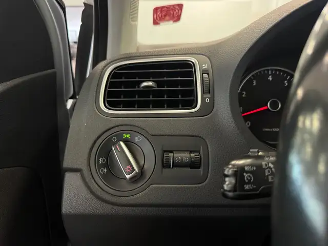 Volkswagen Polo view 12