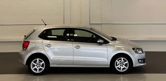 Volkswagen Polo view 5