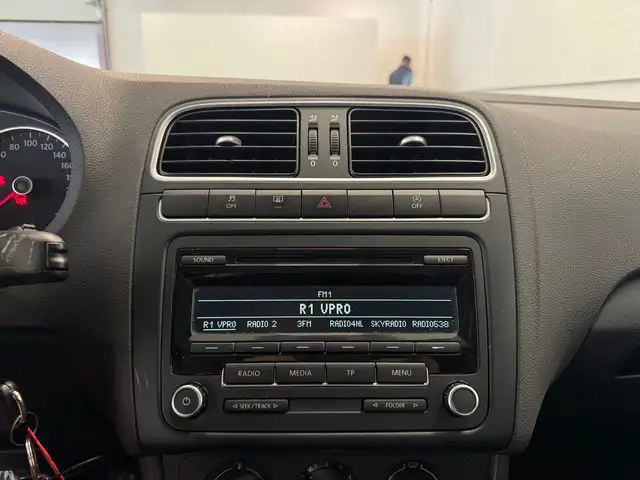 Volkswagen Polo view 14