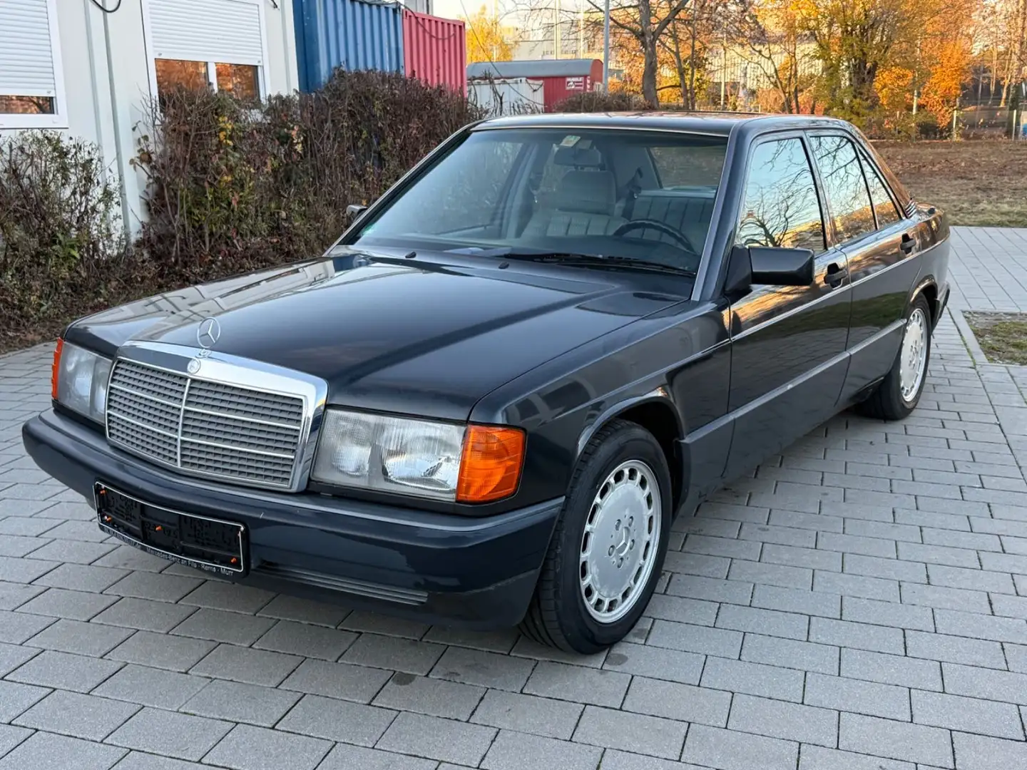 Mercedes-Benz 190 E.2.0 W201*H-Zulassung*Top Lack u.In*Schiebedach Schwarz - 1