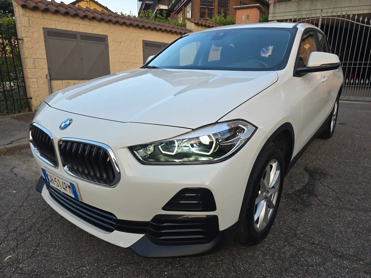BMW X2 16d sdrive Mesh Edition Weiß - 1