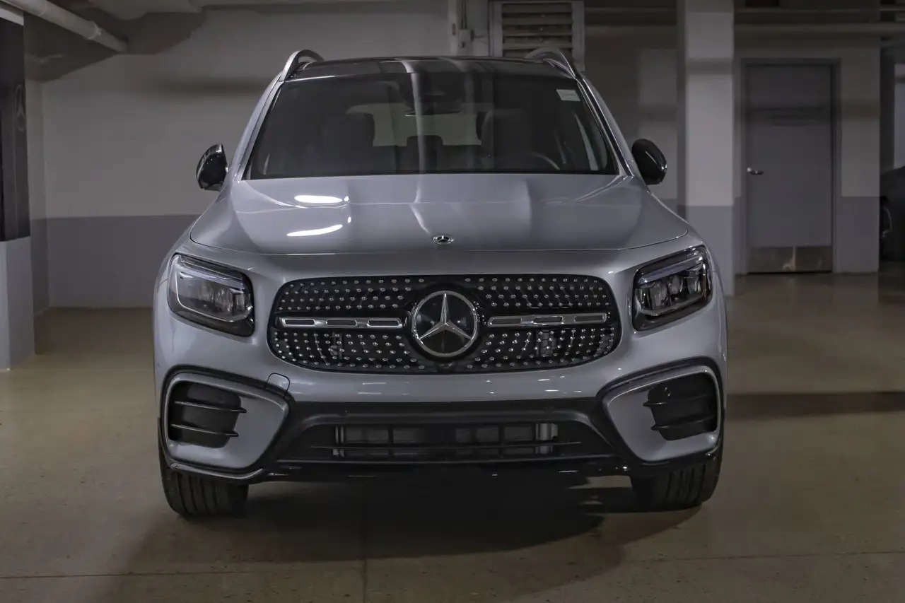 Mercedes-Benz GLB снимка Mercedes-Benz GLB