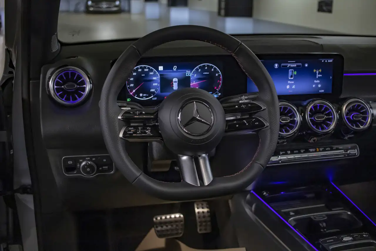 Mercedes-Benz GLB снимка Mercedes-Benz GLB