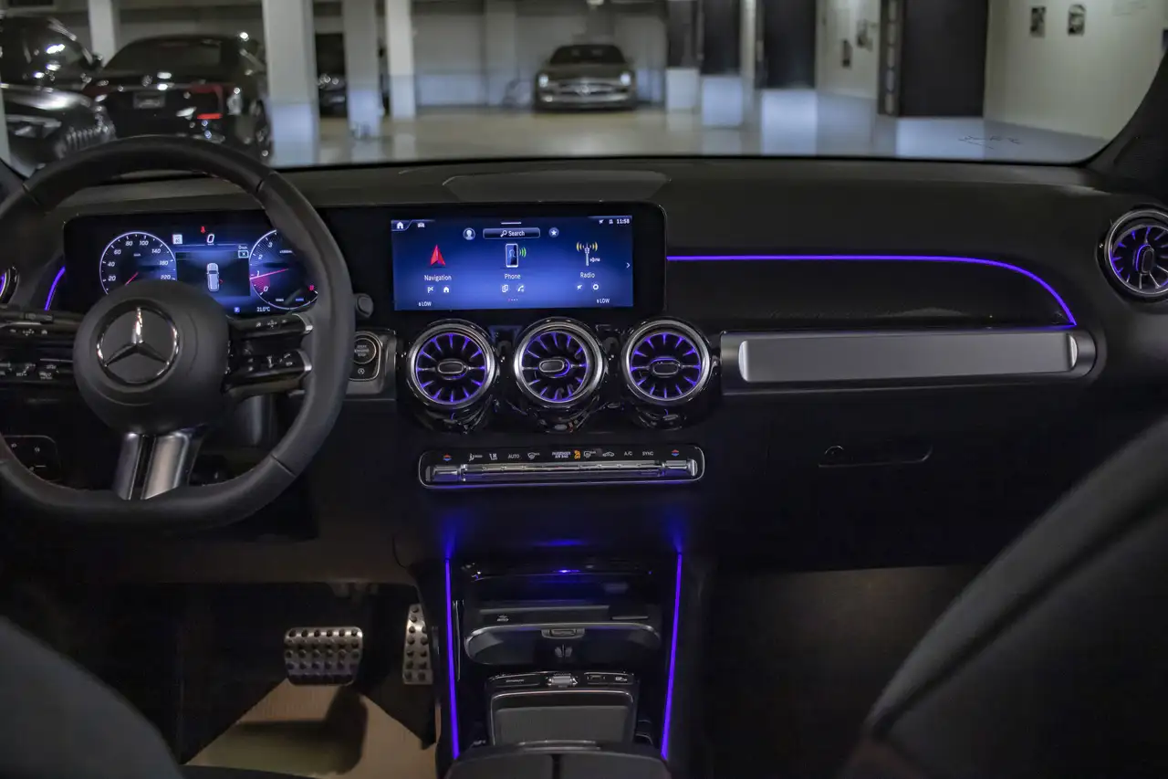 Mercedes-Benz GLB снимка Mercedes-Benz GLB