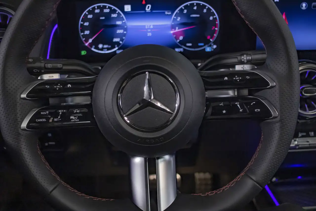 Mercedes-Benz GLB снимка Mercedes-Benz GLB
