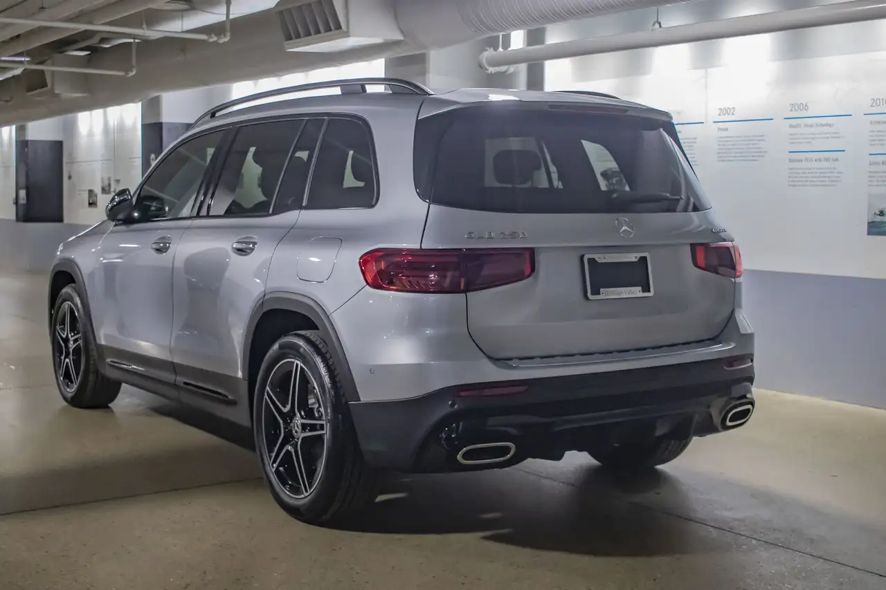Mercedes-Benz GLB снимка Mercedes-Benz GLB