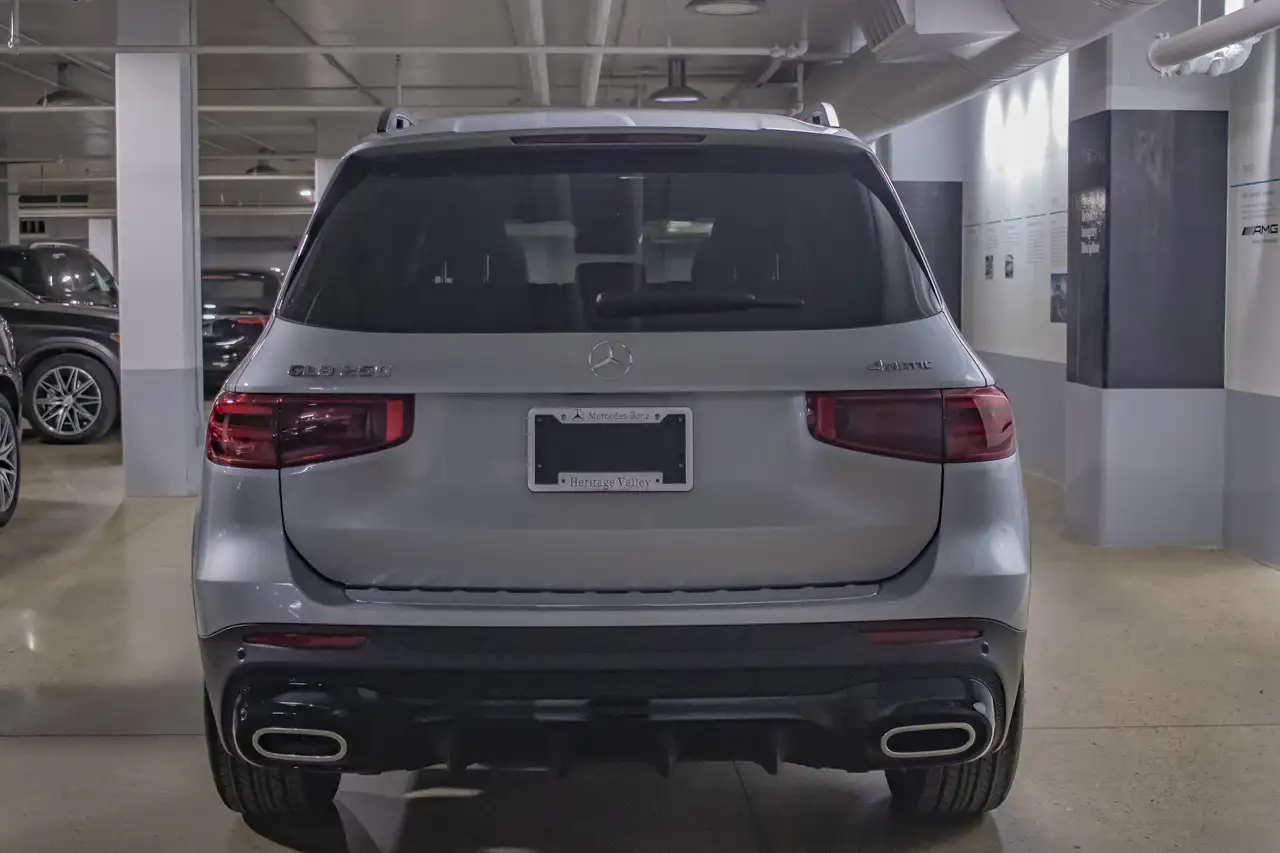 Mercedes-Benz GLB снимка Mercedes-Benz GLB