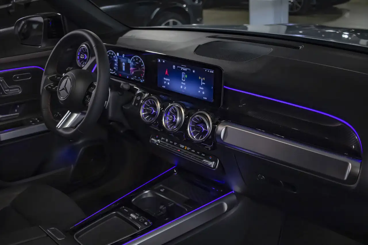 Mercedes-Benz GLB снимка Mercedes-Benz GLB