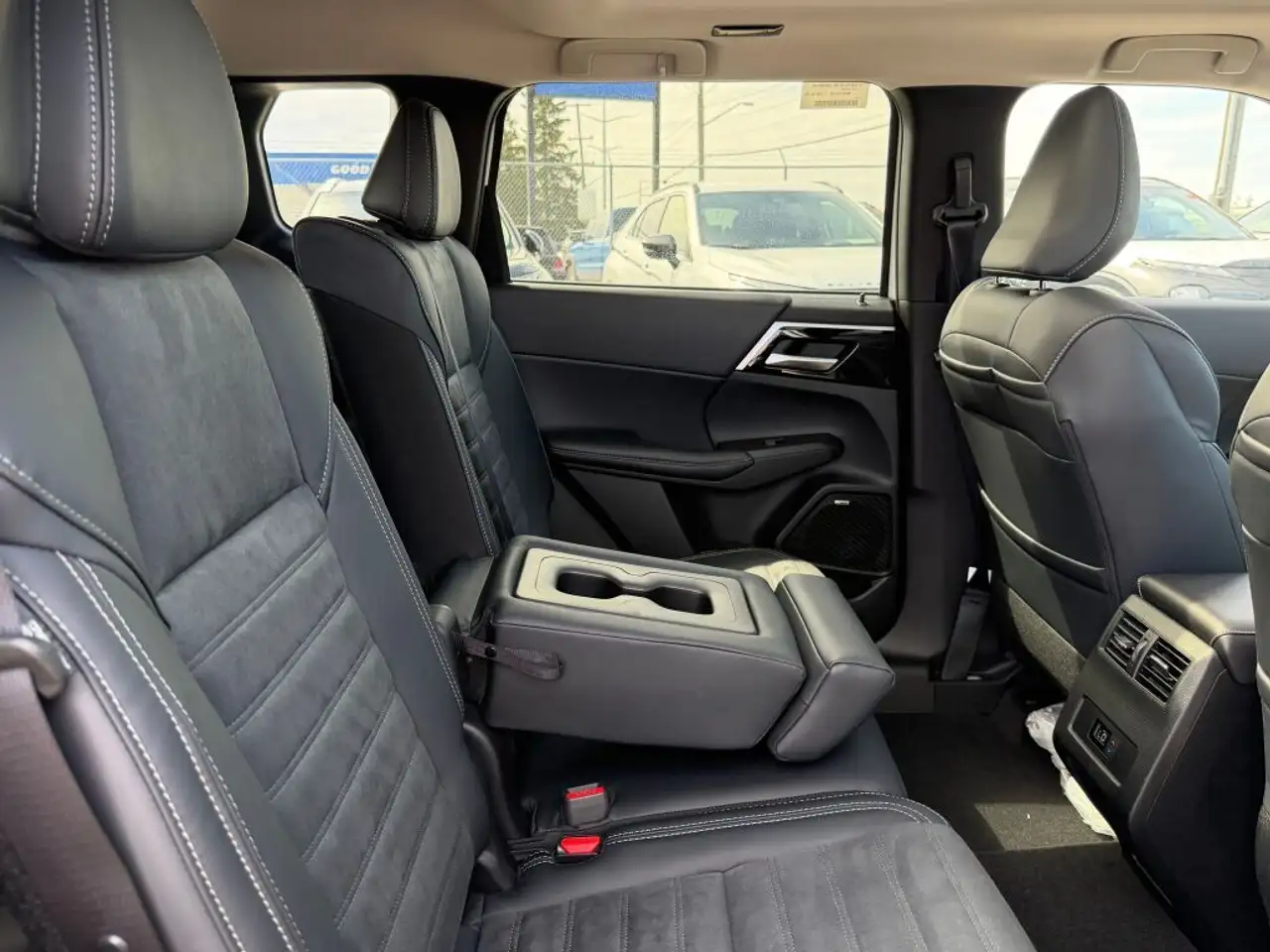 Mitsubishi Outlander снимка Mitsubishi Outlander