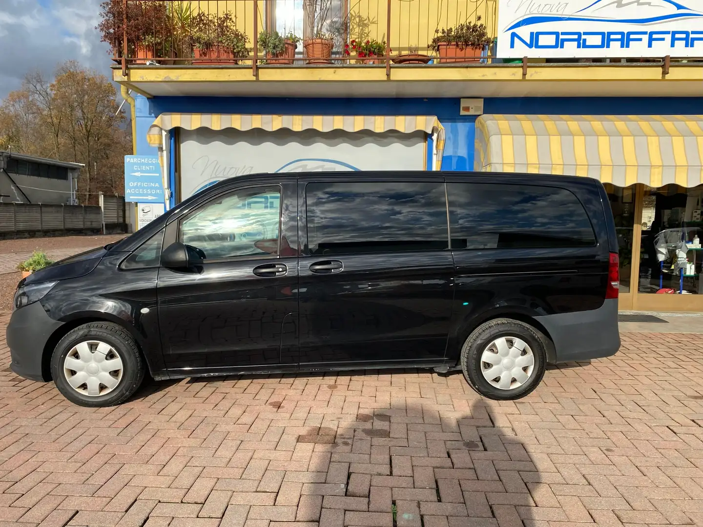 Mercedes-Benz Vito 2.2 114 CDI PC-SL Tourer Pro Long 9 posti Nero - 2
