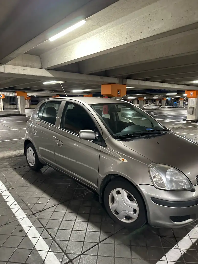 Toyota Yaris 1.3 Grijs - 1