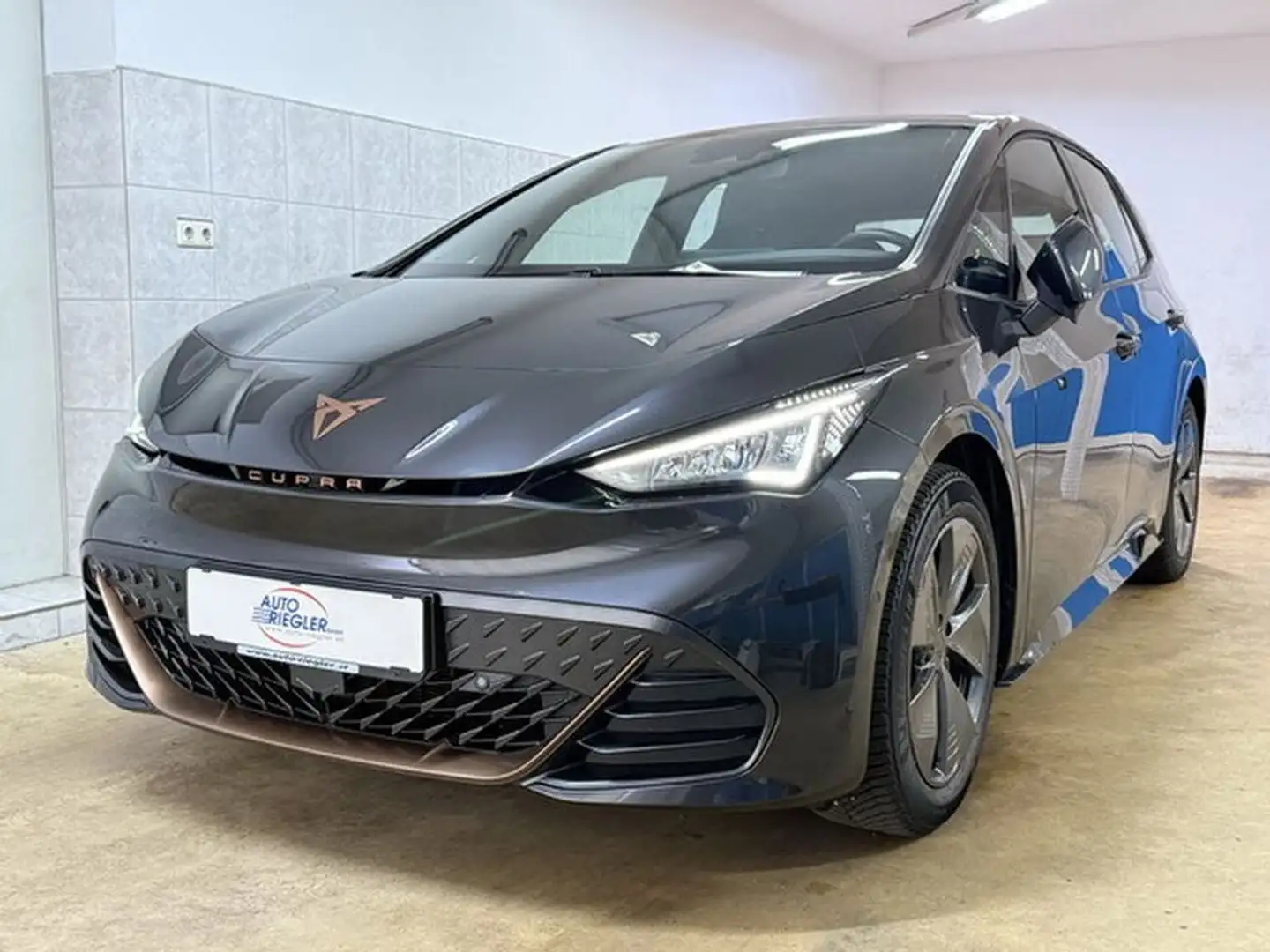 CUPRA Born ''LED-Navi-Virtual Cockpit-Kamera-ACC-Alu18'' Gris - 1