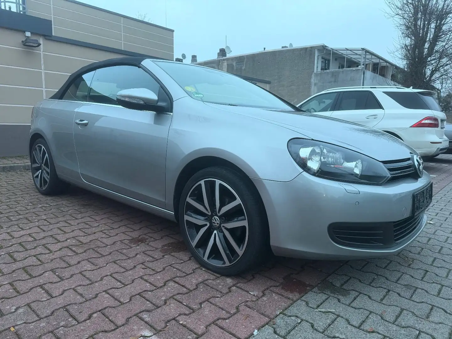 Volkswagen Golf VI Cabriolet *TÜV NEU* ALU*18 Zoll* Argent - 1