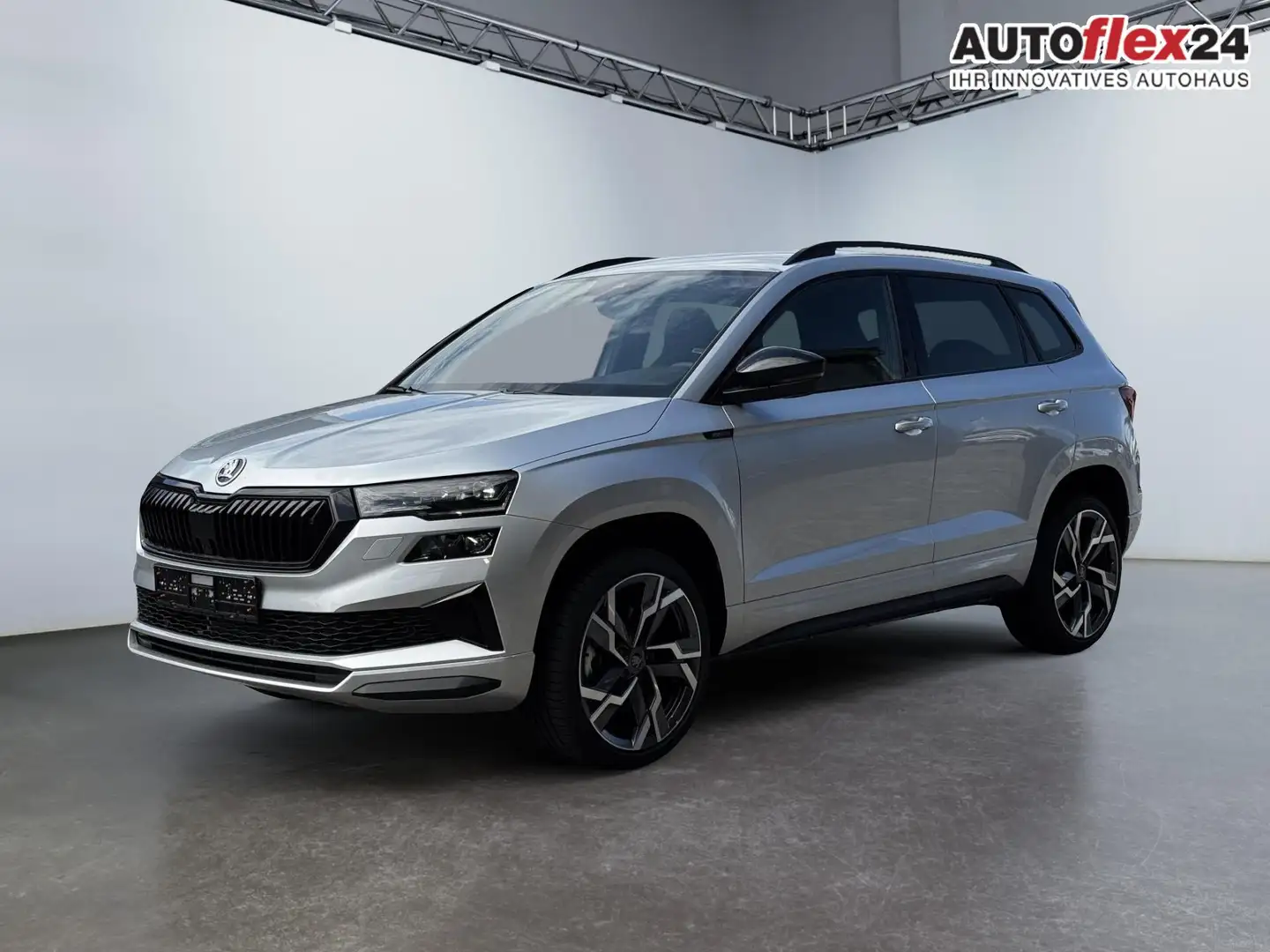 Skoda Karoq 1,5 TSI DSG Sportline 2ZKli AHK ACC Canton PDC ... Argintiu - 2