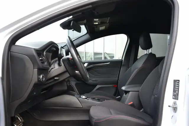 Ford Focus view 8