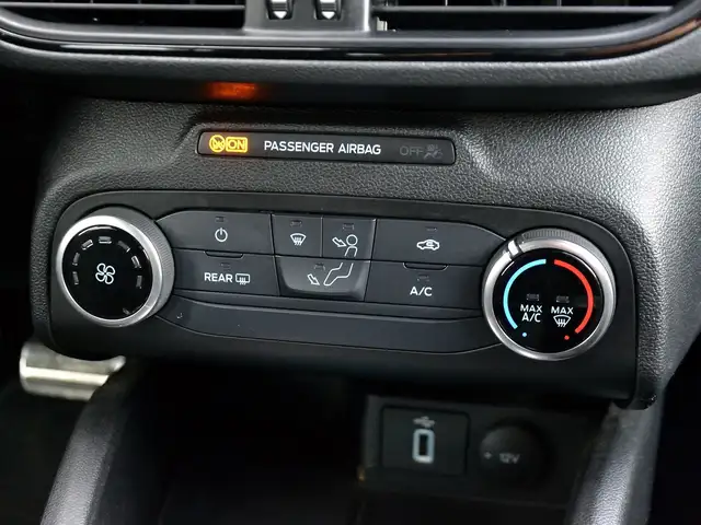 Ford Focus view 15
