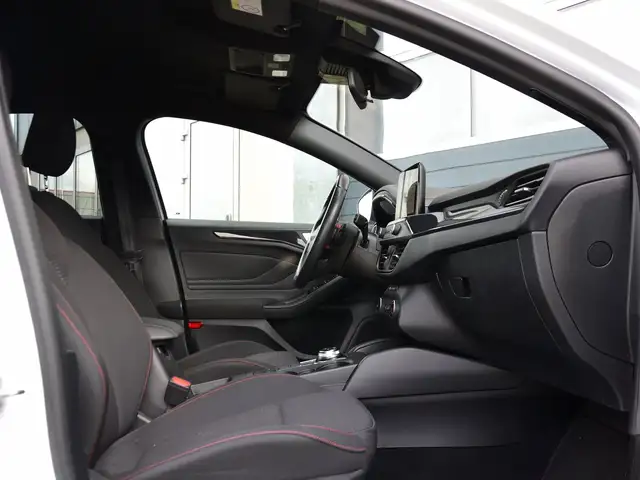 Ford Focus view 10