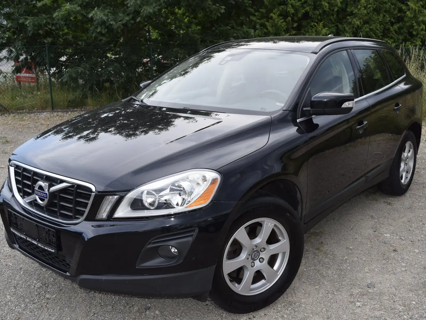 Volvo XC60 MomentumDrive/NAVI/ALLWETTER/AHK/RELING/TÜV6/26 Noir - 1