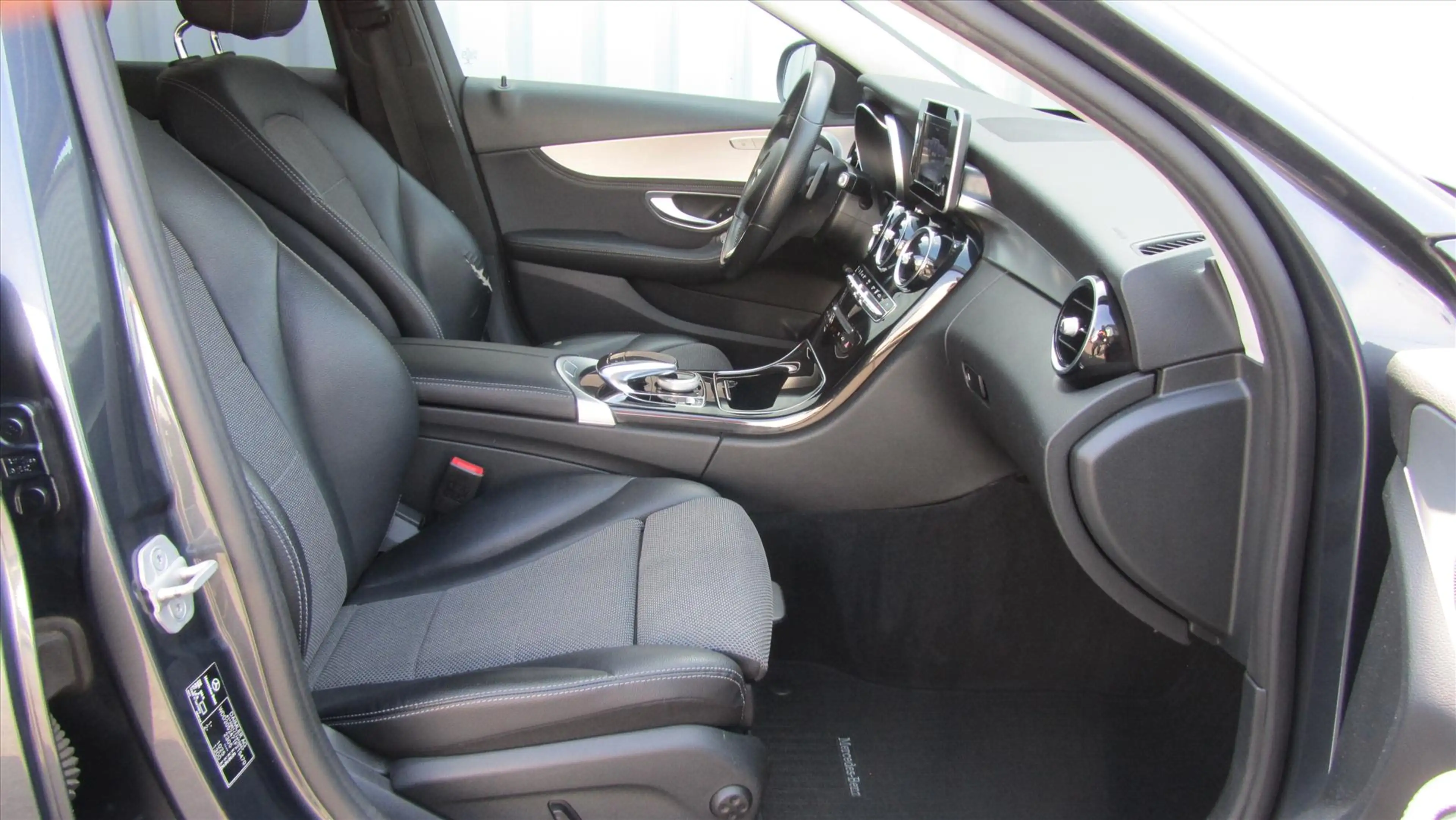 Mercedes-Benz C 350 Estate C350 e PLUG-IN HYBRID 279pk 7G-T — photo 11