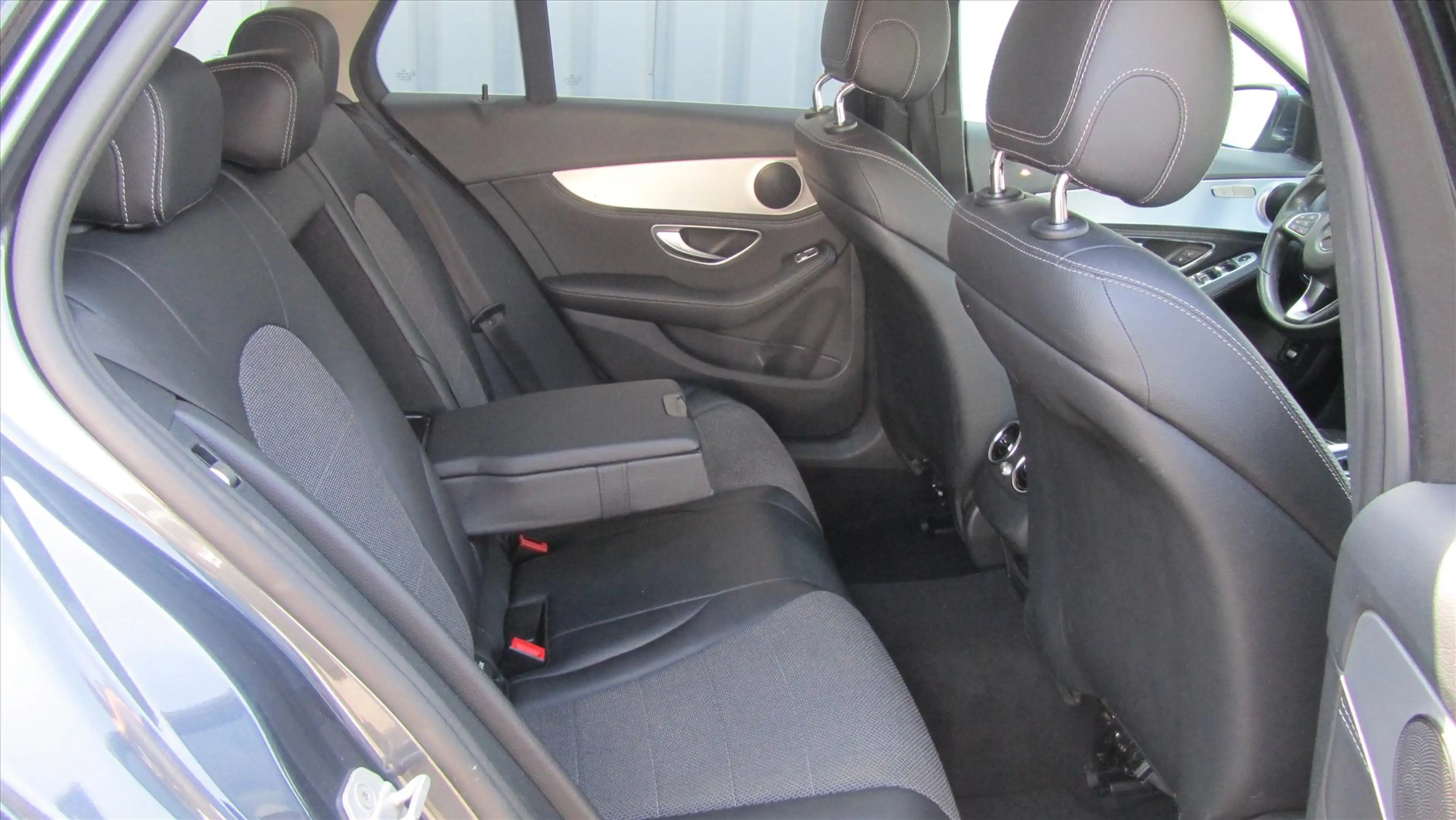 Mercedes-Benz C 350 Estate C350 e PLUG-IN HYBRID 279pk 7G-T — photo 10