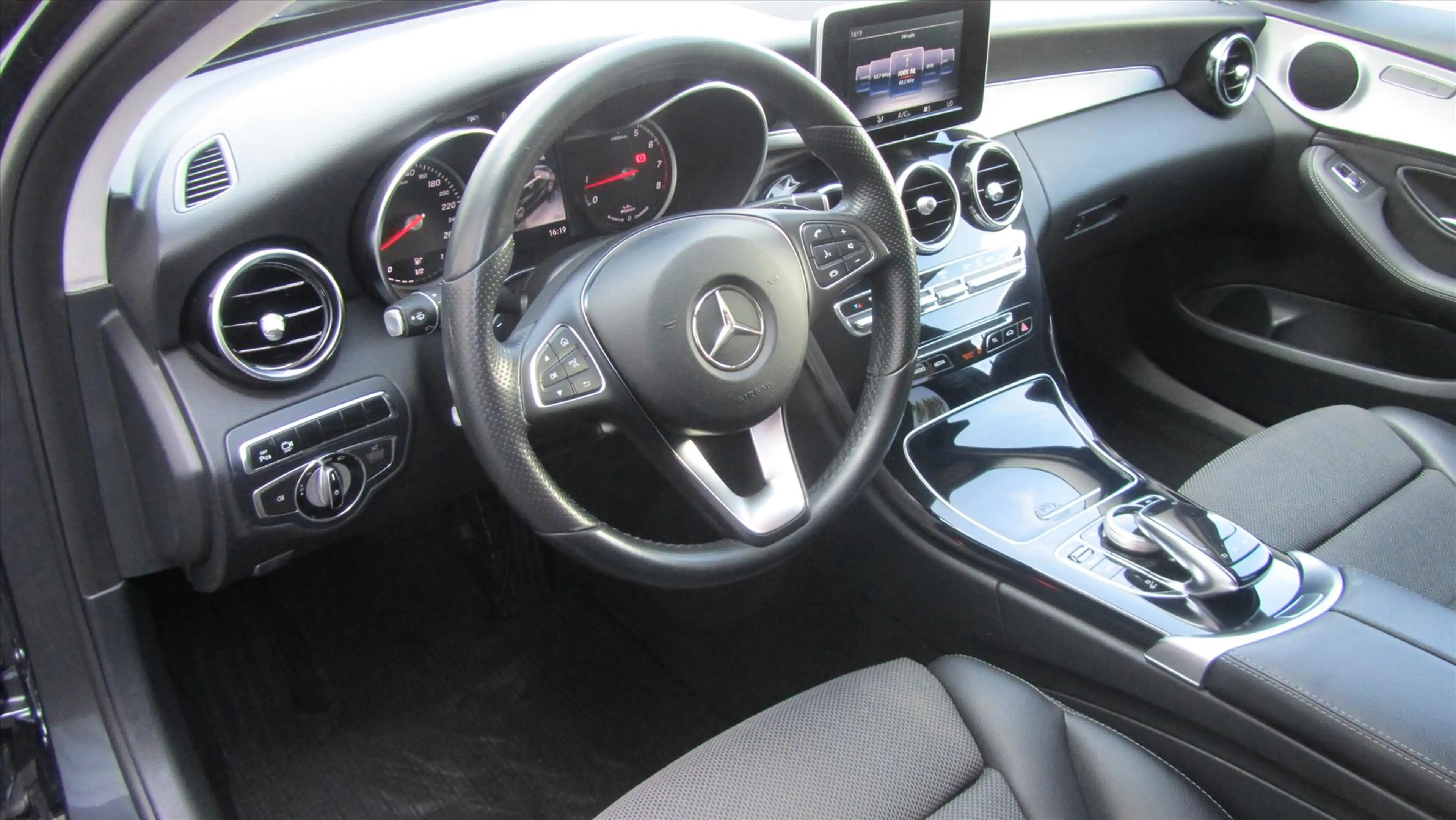Mercedes-Benz C 350 Estate C350 e PLUG-IN HYBRID 279pk 7G-T — photo 19