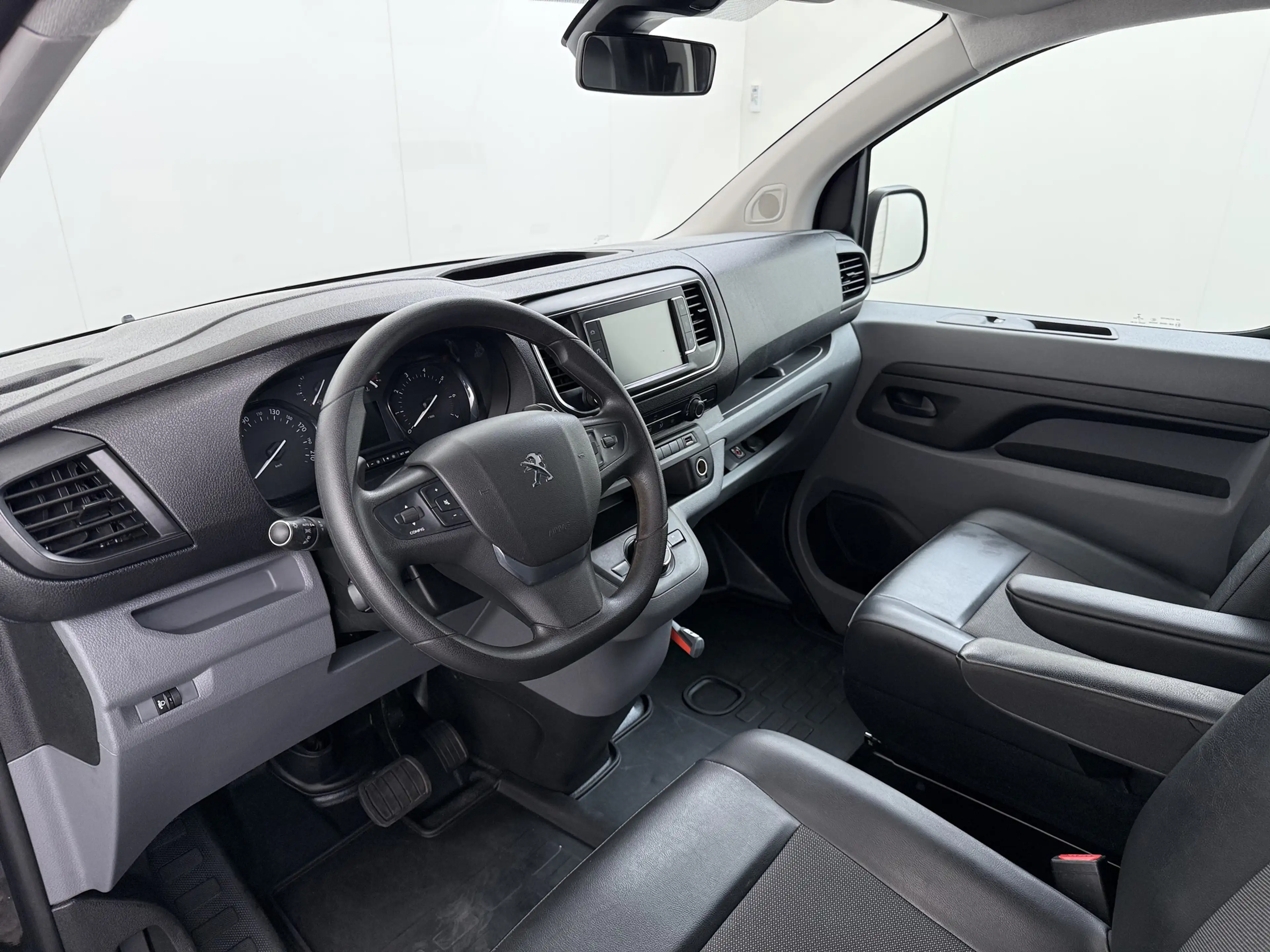 Peugeot Expert 2.0HDI 123PK Automaat Euro 6 Navi Apple Carplay An — photo 3
