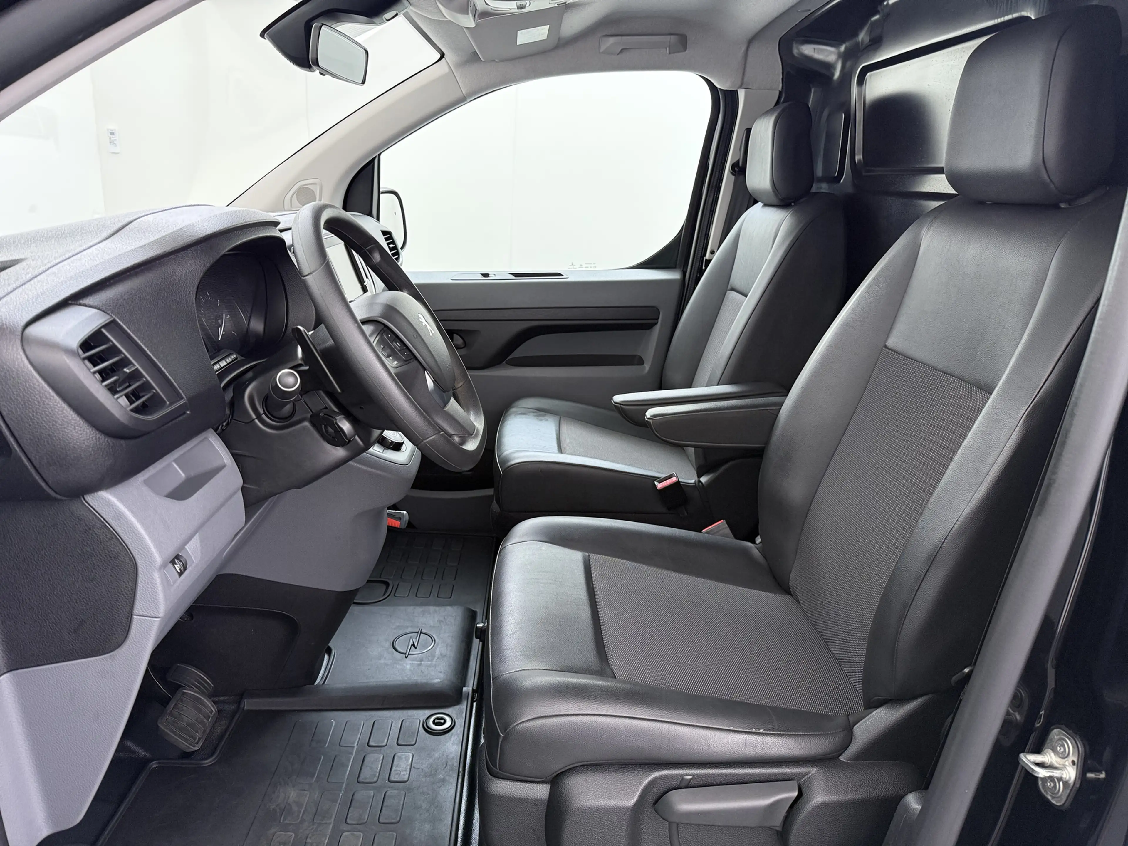 Peugeot Expert 2.0HDI 123PK Automaat Euro 6 Navi Apple Carplay An — photo 9