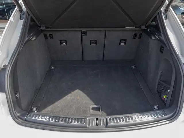 Porsche Macan view 24
