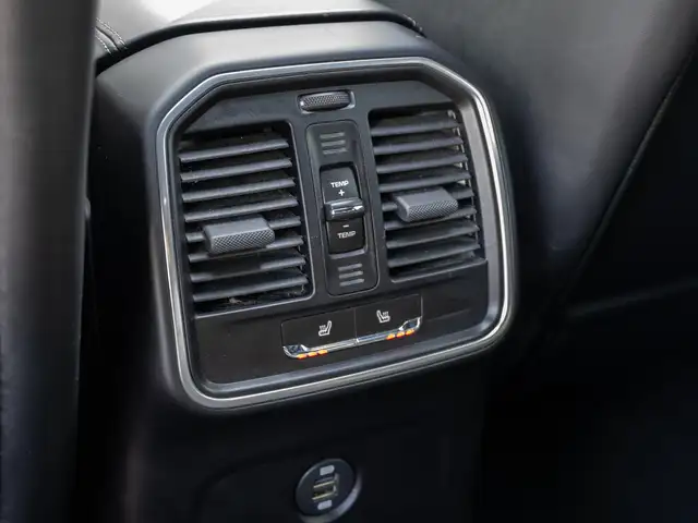Porsche Macan view 23