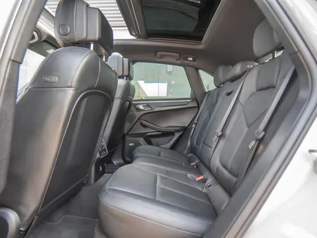 Porsche Macan view 22