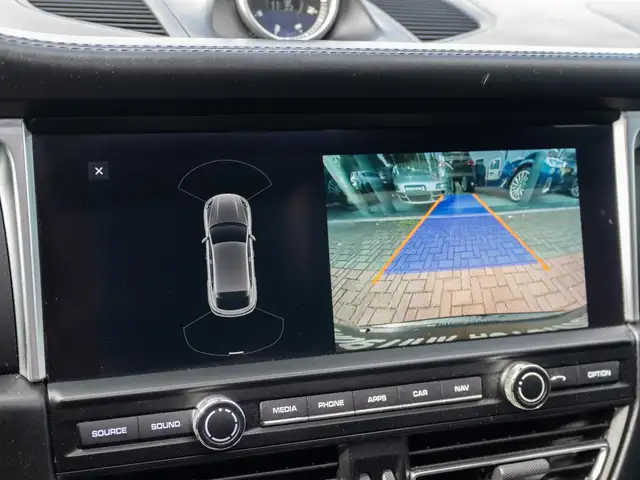 Porsche Macan view 17