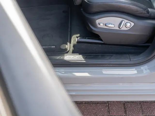 Porsche Macan view 14
