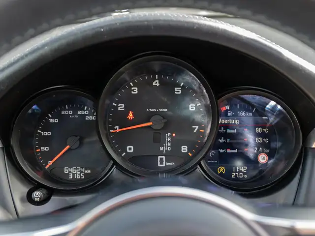 Porsche Macan view 16