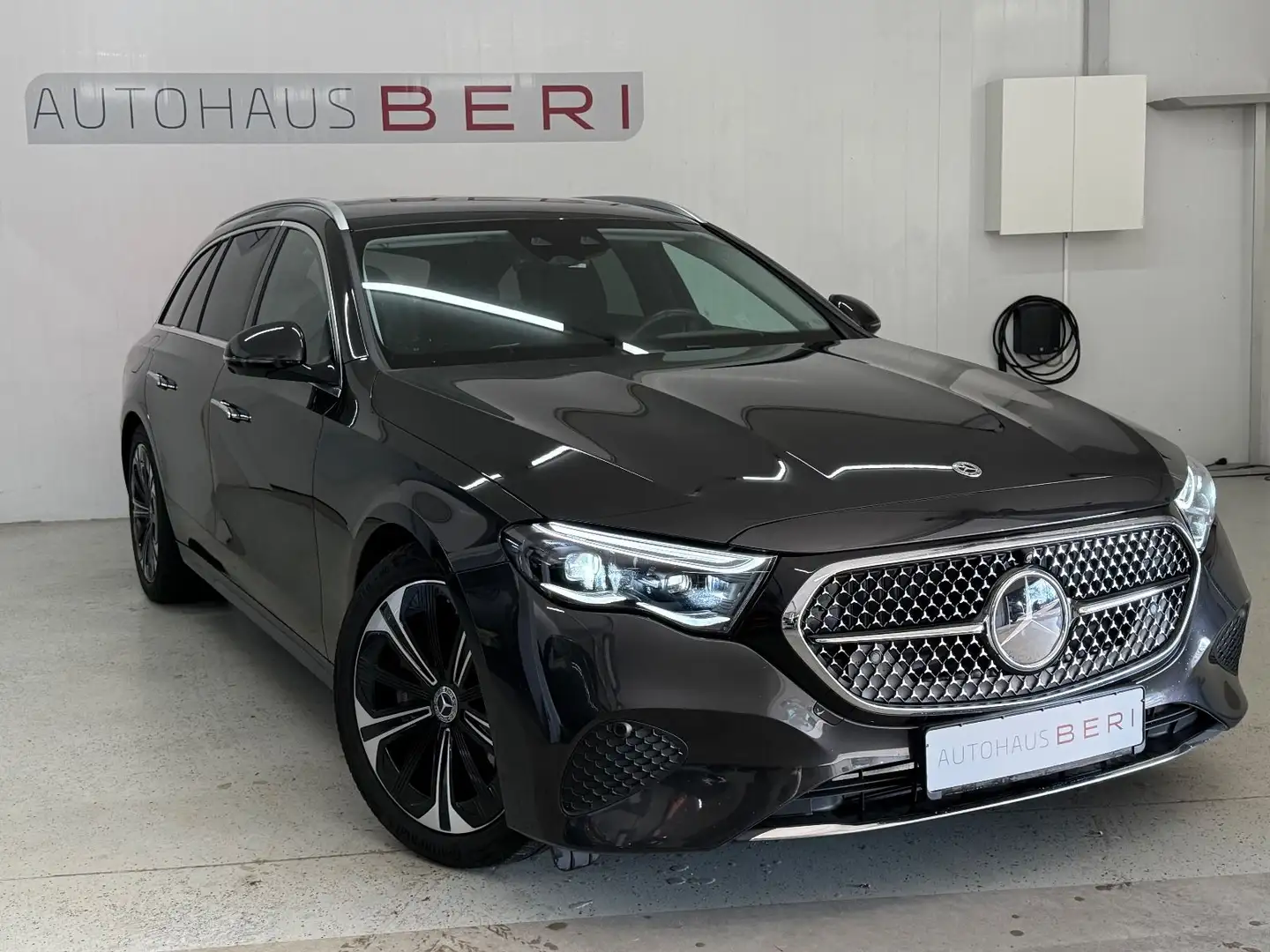 Mercedes-Benz E 300 de 4Matic Avantgarde Advanced P.*Superscre Grau - 1