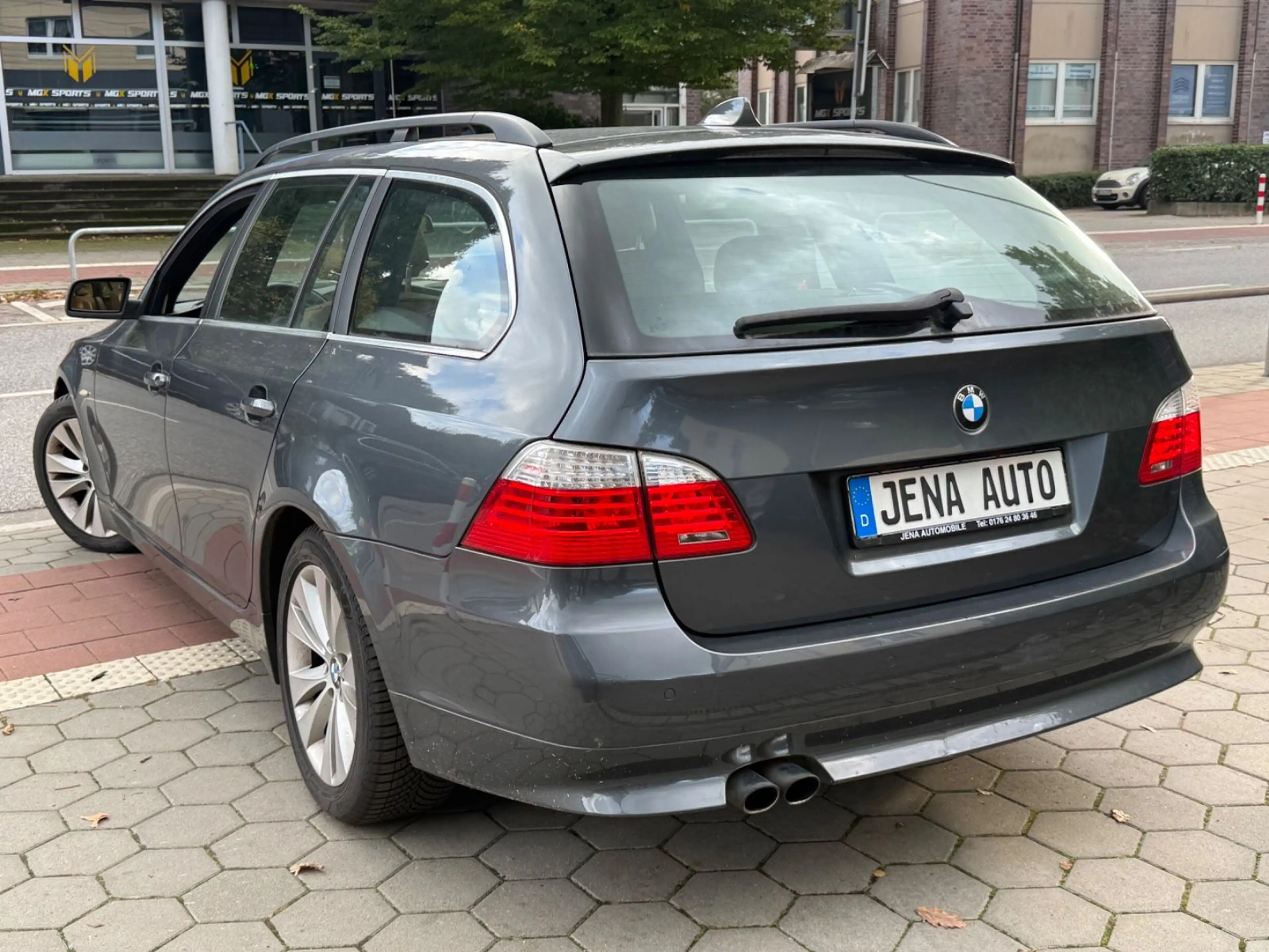 BMW 525 d Touring Tüv 10.28 Leder Navi Xenon Panoram — photo 2