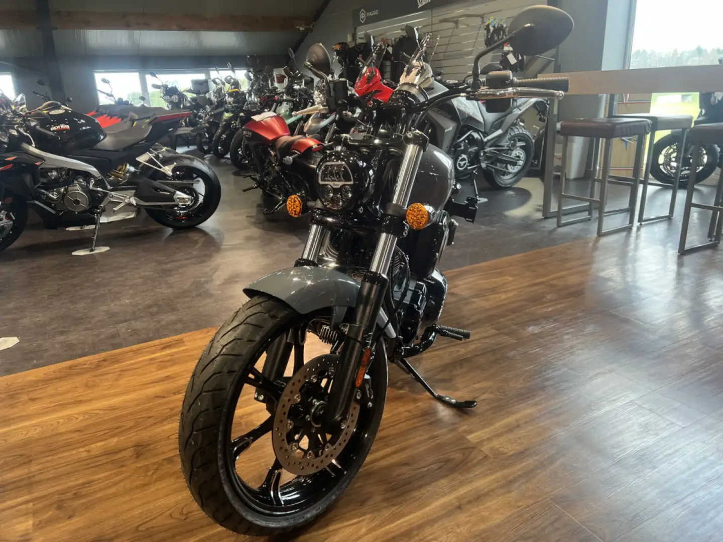 Indian Chief Dark Horse Quartz Grey Gri - 2