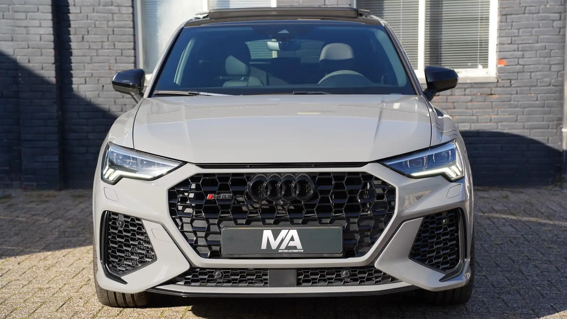 Audi RS Q3 RSQ3 Sportback 2.5 TFSI Quattro Pano|Ceramic|Keyle Grijs - 2