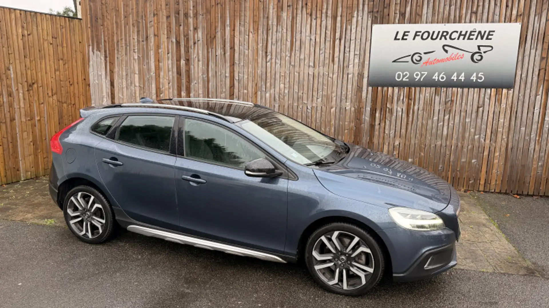 Volvo V40 Cross Country D3 ADBLUE 150CH GEARTRONIC Bleu - 2