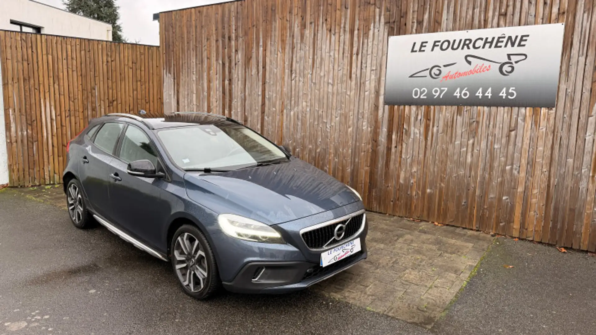 Volvo V40 Cross Country D3 ADBLUE 150CH GEARTRONIC Bleu - 1