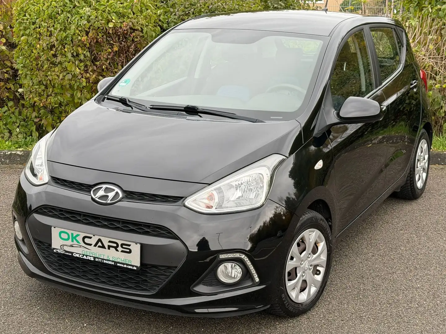 Hyundai i10 Trend AUTOMATIK 1.Hand Schwarz - 1